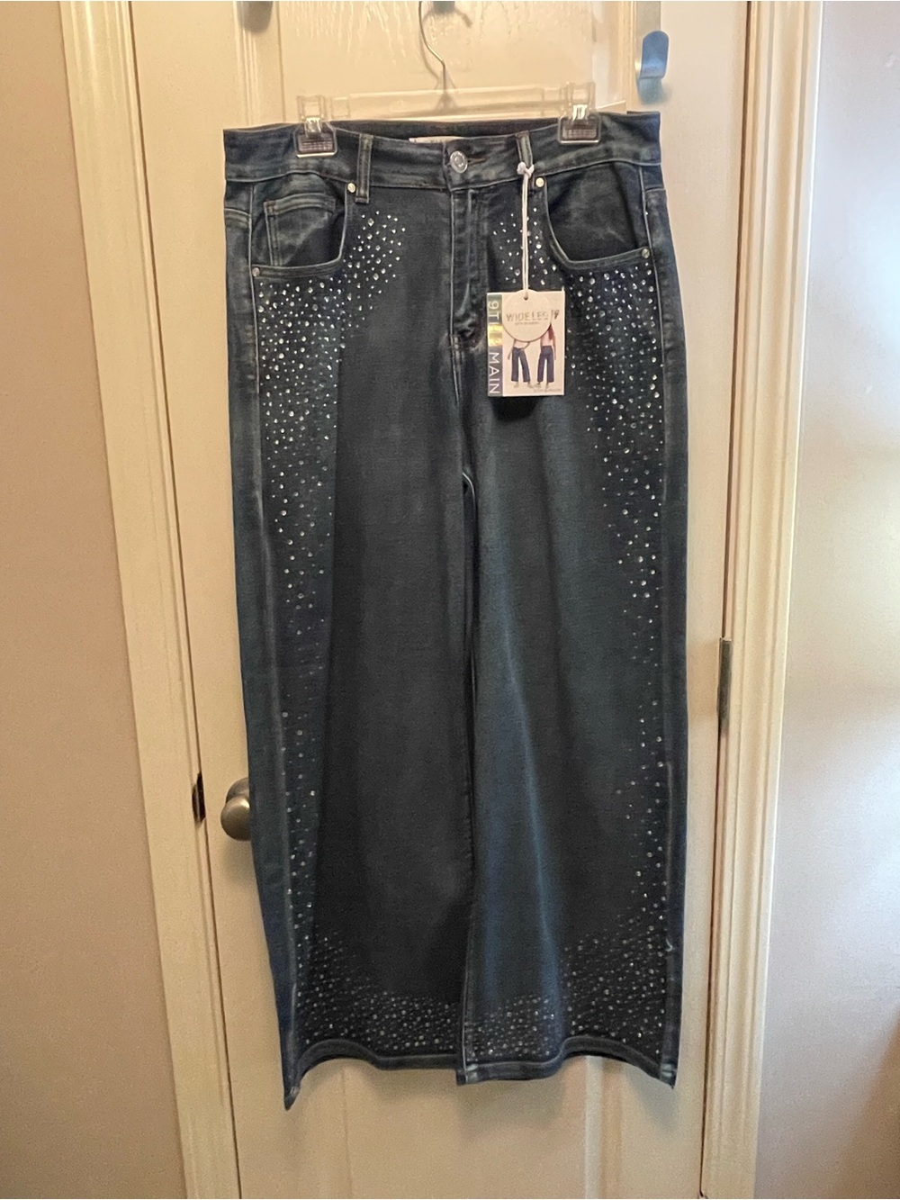 Renuar Wide-Leg Jeans with Rhinestone Accents